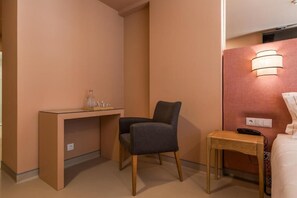 Deluxe Double or Twin Room, River View | Desk, free WiFi - Hotel Margarida da Praça (Viana do Castelo)