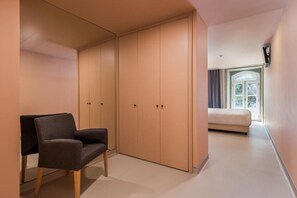 Deluxe Double or Twin Room, River View | Desk, laptop workspace, iron/ironing board, free WiFi - Hotel Margarida da Praça (Viana do Castelo)