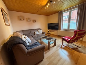 TV, table tennis, stereo - Heiderast Wipperau with Private Terrace, Garden, and Wi-Fi (Oetzen)