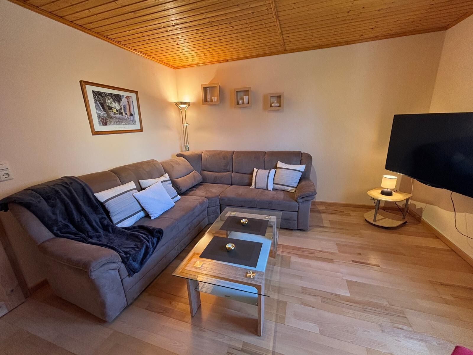 TV, table tennis, stereo