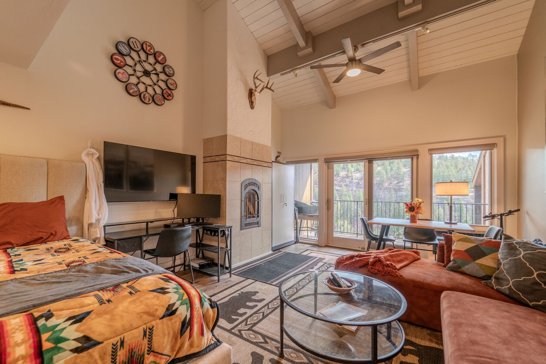 واي فاي مجانًا وملاءات أسرّة