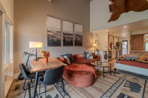 Smart TV, fireplace - Beer Money, Champagne View | AC, Pool, Hot Tub, Golf & Ski (Durango)