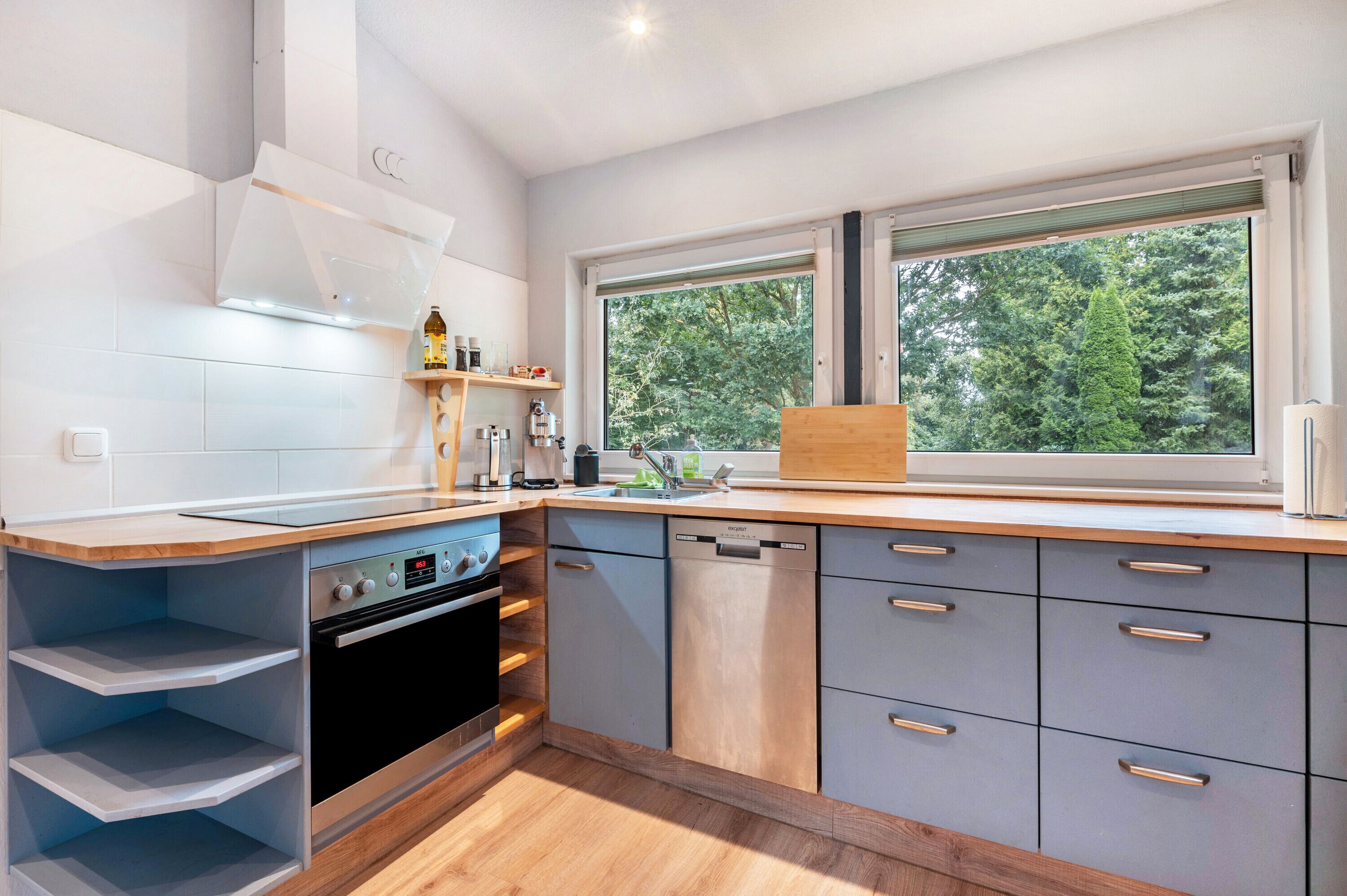 冷蔵庫、オーブン、コンロ、食器洗い機