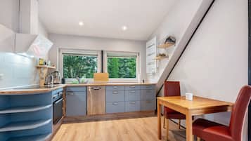 冷蔵庫、オーブン、コンロ、食器洗い機