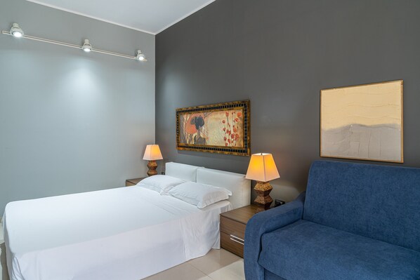 1 bedroom, desk, WiFi, bed sheets