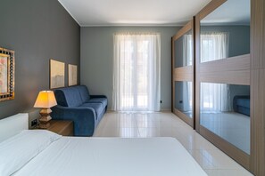 1 bedroom, desk, WiFi, bed sheets