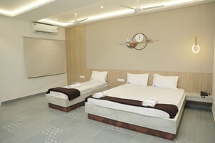 Escritorio y espacio para trabajar con laptop 