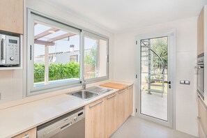 Fridge, microwave, oven, dishwasher - Villa Bonaire - By Dream Villas Pollensa (Alcúdia)