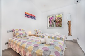 2 chambres, fer et planche à repasser, lit parapluie, Wi-Fi gratuit