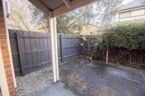 Property grounds - Welcome to your cozy Ballarat home! This one-bed townhouse is cute, comfy, and close to everything. (Ballarat Central)