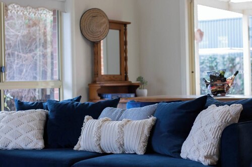 Stress-free stay: secure garage parking on site, fast Wi-Fi and fully equipped kitchen.<br>Walk everywhere: just 2-minutes to cafes, IGA supermarket, chemist and public transport—no car needed!<br><br>Book to enjoy heritage charm steps from city conv