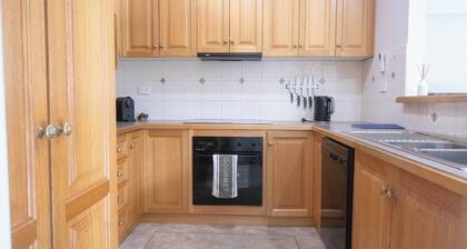 Stress-free stay: secure garage parking on site, fast Wi-Fi and fully equipped kitchen.<br>Walk everywhere: just 2-minutes to cafes, IGA supermarket, chemist and public transport—no car needed!<br><br>Book to enjoy heritage charm steps from city conv