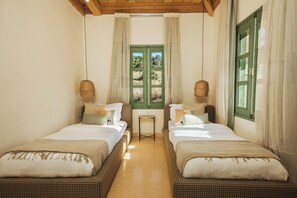 2 bedrooms, internet, bed sheets