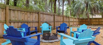 Underwater Home w/Game Room ~6 min to Stadium & Downtown / 2 King Beds &Fire Pit