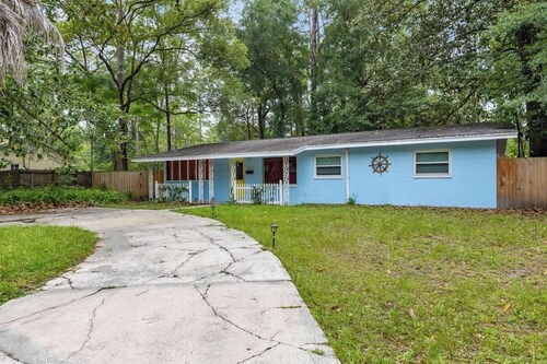 Underwater Home w/Game Room ~6 min to Stadium & DT
