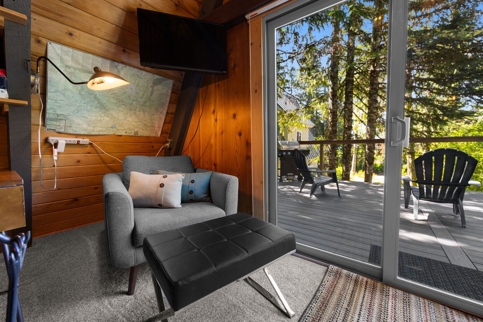 TV, peis og kontorer