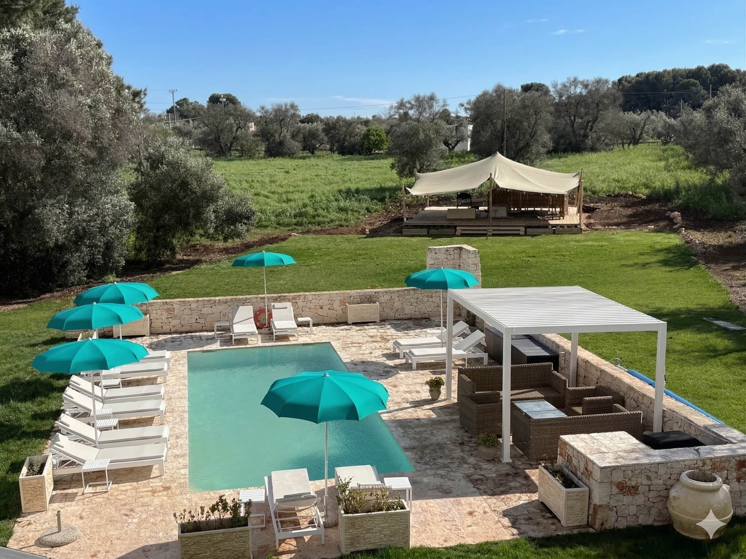 حمّام سباحة مُدفَّأ