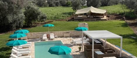 حمّام سباحة مُدفَّأ