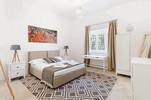 6 Schlafzimmer, Zimmersafe, Bügeleisen/Bügelbrett, kostenloses WLAN