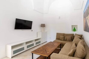 Fernseher, Tischtennisplatte