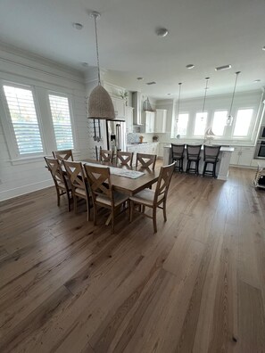 Dining - Charming 4-bedroom house in Inlet Beach right across from the neighborhood pool (Inlet beach)