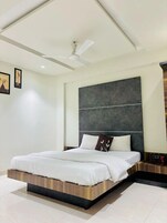 Deluxe Double Room, City View | Desk, free WiFi
