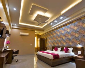 Habitació superior | Escriptori, llits addicionals, wifi gratuïta i roba de llit 