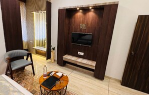 Rom – superior | Skrivebord, ekstrasenger (mot et tillegg), wi-fi (inkludert) og sengetøy