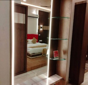 Deluxe kamer | Een bureau, extra bedden (toeslag), gratis wifi, beddengoed