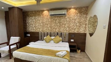 Quarto luxo | Escrivaninha, camas extras/dobráveis (sobretaxa), Wi-Fi de cortesia