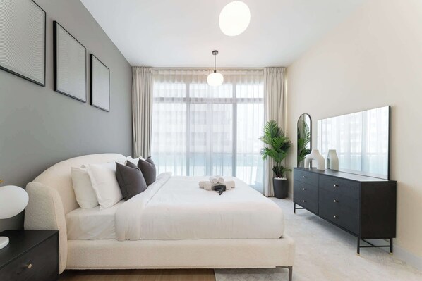 1 habitación, escritorio, tabla de planchar con plancha y wifi