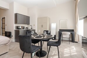 1 makuuhuone, silitysrauta/-lauta, ilmainen Wi-Fi, vuodevaatteet