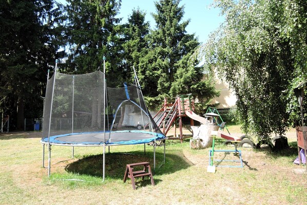 Garden - Lakeside Getaway With Family Amenities (gmina Wolin)