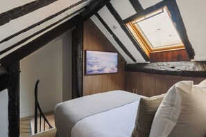 2 habitaciones, tabla de planchar con plancha y ropa de cama 