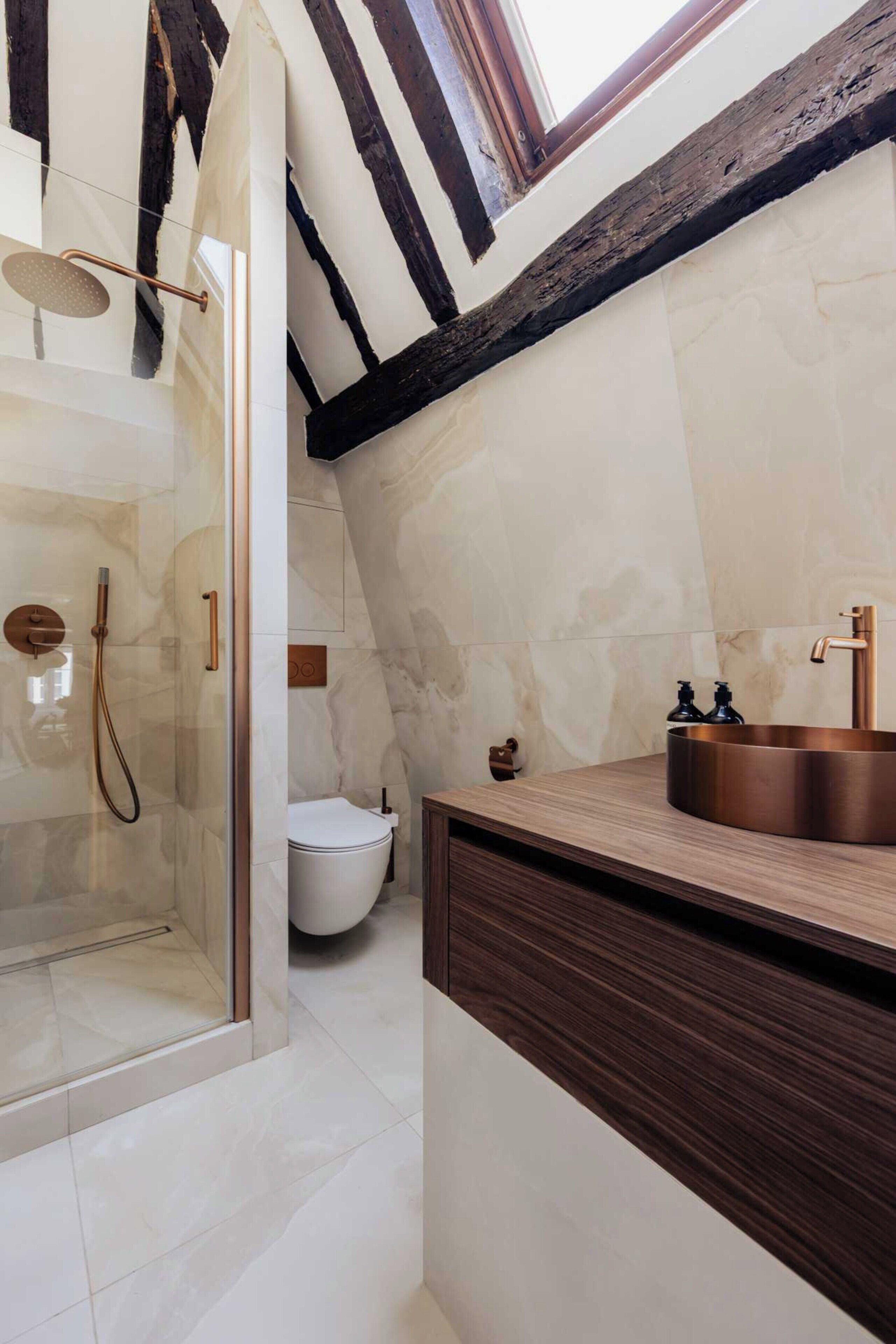 Apartment | Bathroom | Hair dryer, towels, shampoo