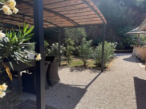 Outdoor dining - La Croix Valmer, le Vergeron, apartment (La Croix-Valmer)
