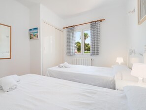 4 bedrooms, iron/ironing board, travel cot, free WiFi