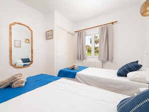4 bedrooms, iron/ironing board, travel crib, free WiFi