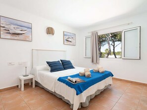 4 bedrooms, iron/ironing board, travel crib, free WiFi