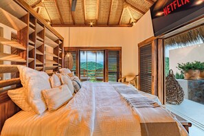 3 bedrooms, desk, iron/ironing board, WiFi