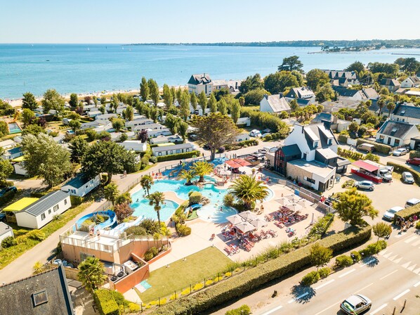 Pool - Apartment 'Le Guiriden' with Sea View, Shared Pool and Wi-Fi (LA FORET FOUESNANT)