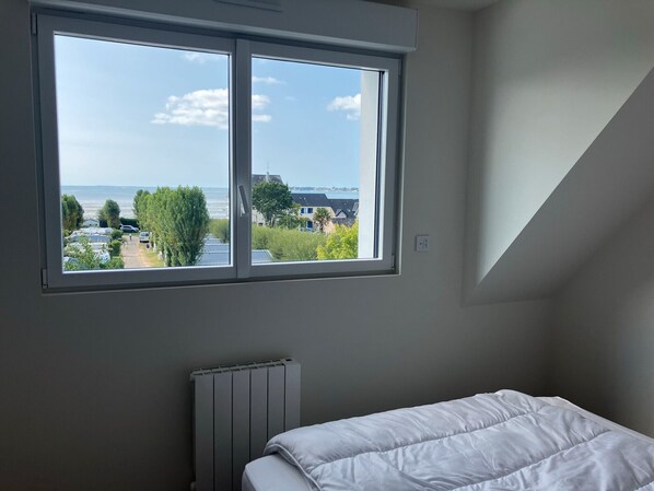 2 slaapkamers, een strijkplank/strijkijzer, wifi, beddengoed