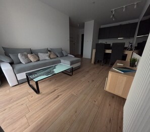 TV - Modern Seaside Escape – Seapart Nowe Pogórze, Close to Gdynia (Pogórze)