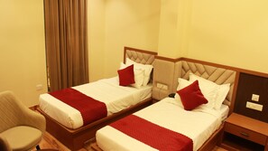 Habitación estándar con 1 cama doble o 2 individuales | Escritorio