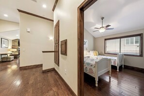 3 bedrooms, desk, free WiFi, bed sheets