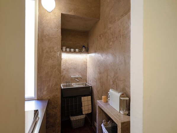 Fridge, stovetop, cookware/dishes/utensils, dining tables