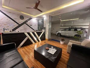 Reception - Hotel AeroFly Stay by KDSON (New Delhi)