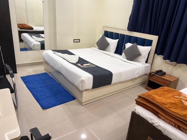 Family Triple Room, Multiple Beds, Smoking, Private Bathroom