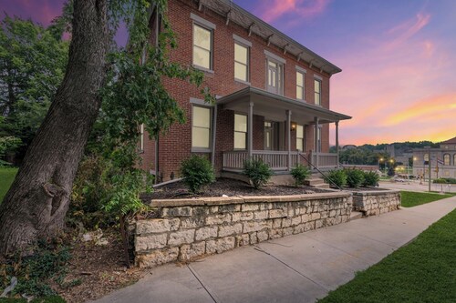 1BR Hideaway – Prime Spot with Timeless Charm