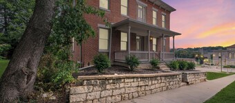 1BR Hideaway – Prime Spot with Timeless Charm